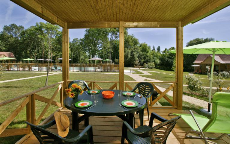 Terrasse du hameau de la Borie vacances dordogne